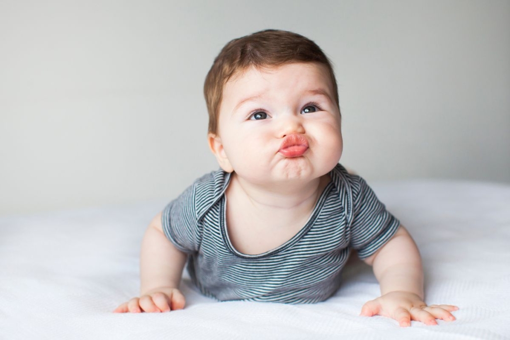 Kada bebe počinju da prepoznaju svoje ime