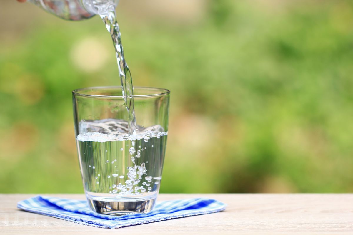 Da li voda može pomoći kod akni