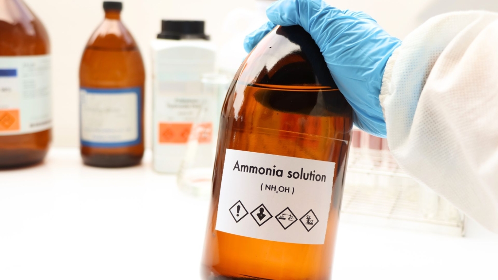 Kako očistiti vrata tuša amonijakom
