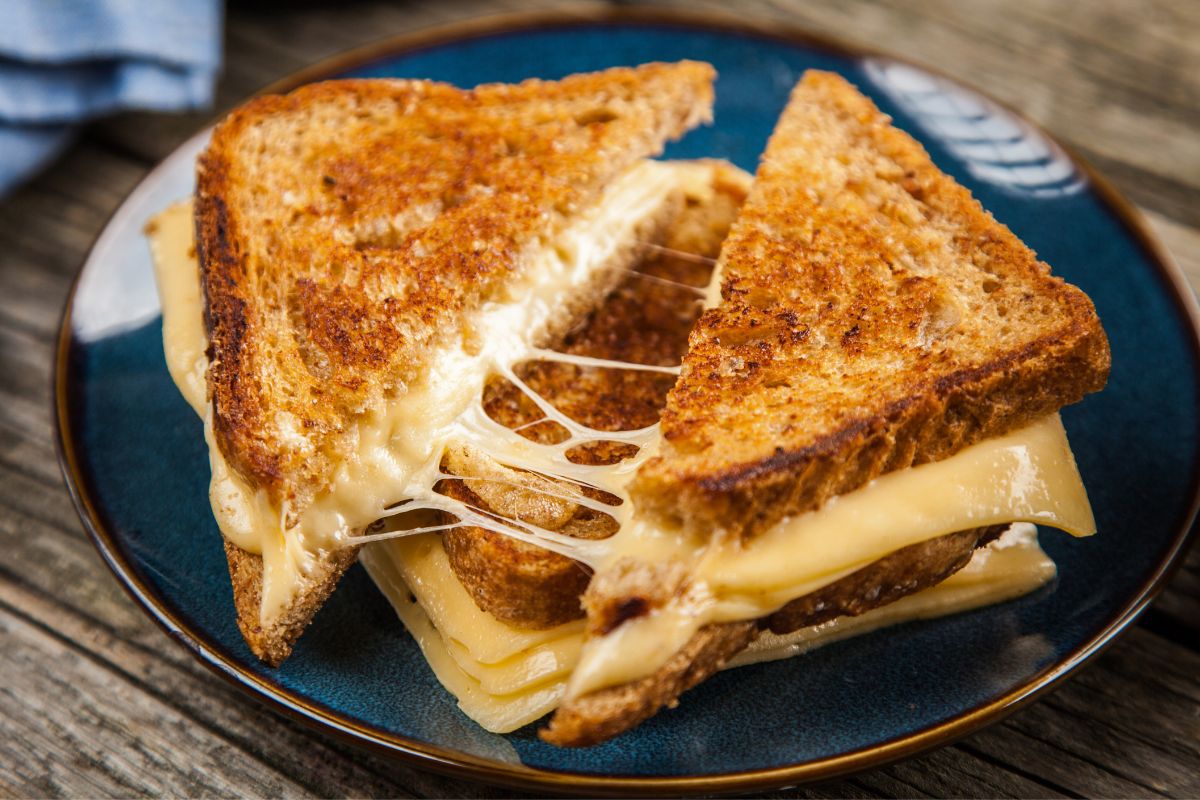 tost sa sirom