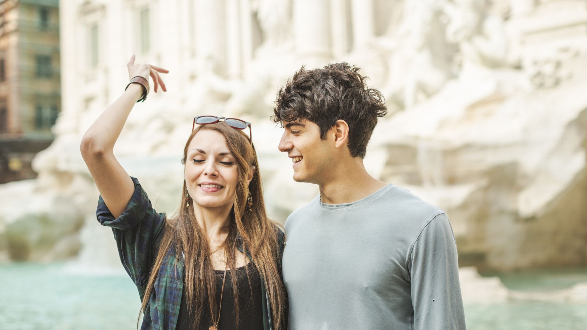 Bacanje novčića u Fontanu di Trevi