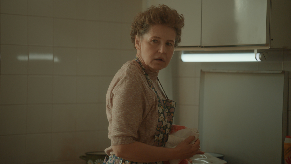 Belo se pere na devedeset