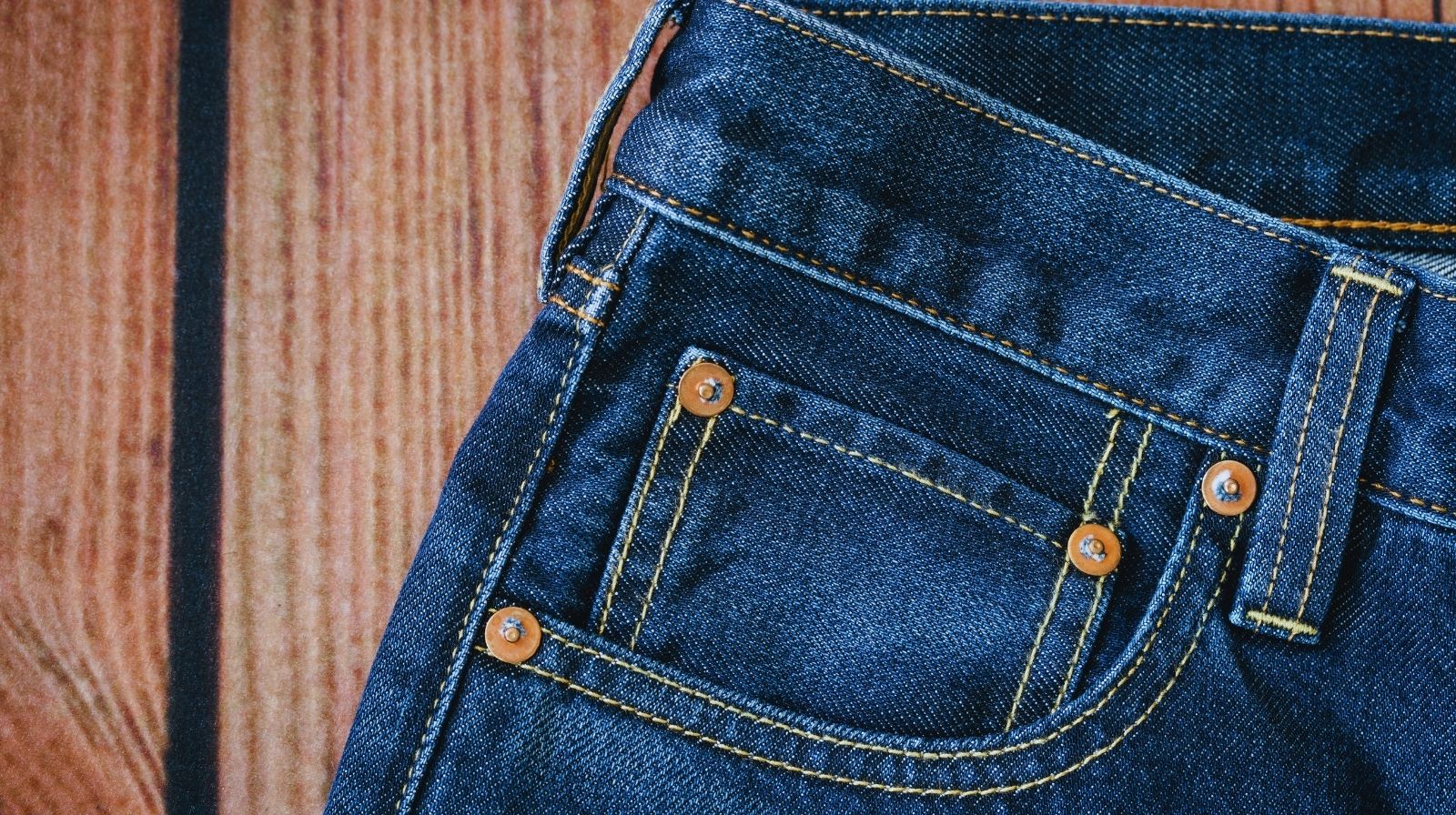 mali džep na farmerkama