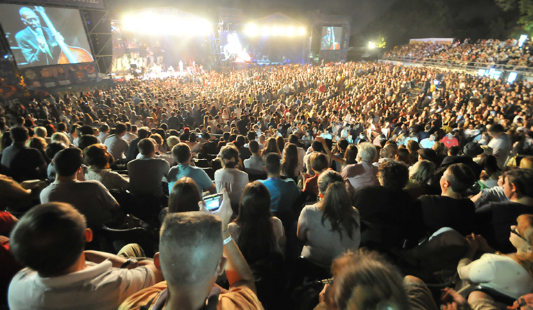 30+ godina mazohizma