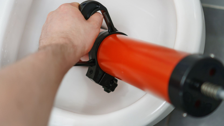 Otpušavanje wc šolje bez gume